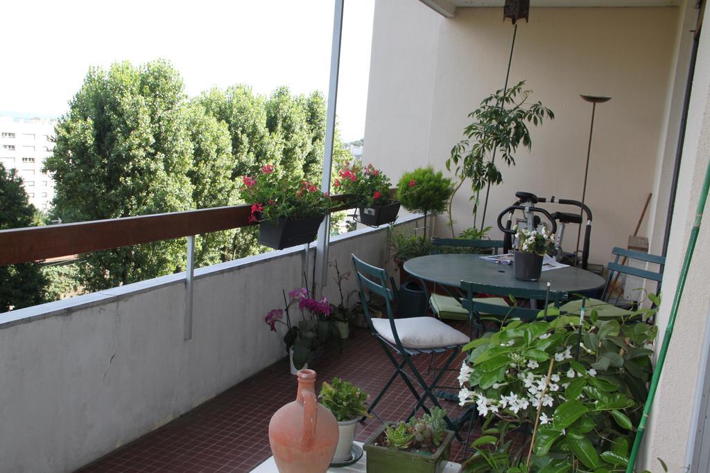 Les Hauts De Perrache Panzió Sainte-Foy-lès-Lyon Kültér fotó
